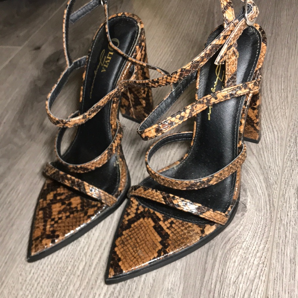 Olivia Ferguson Shoes Size 6
